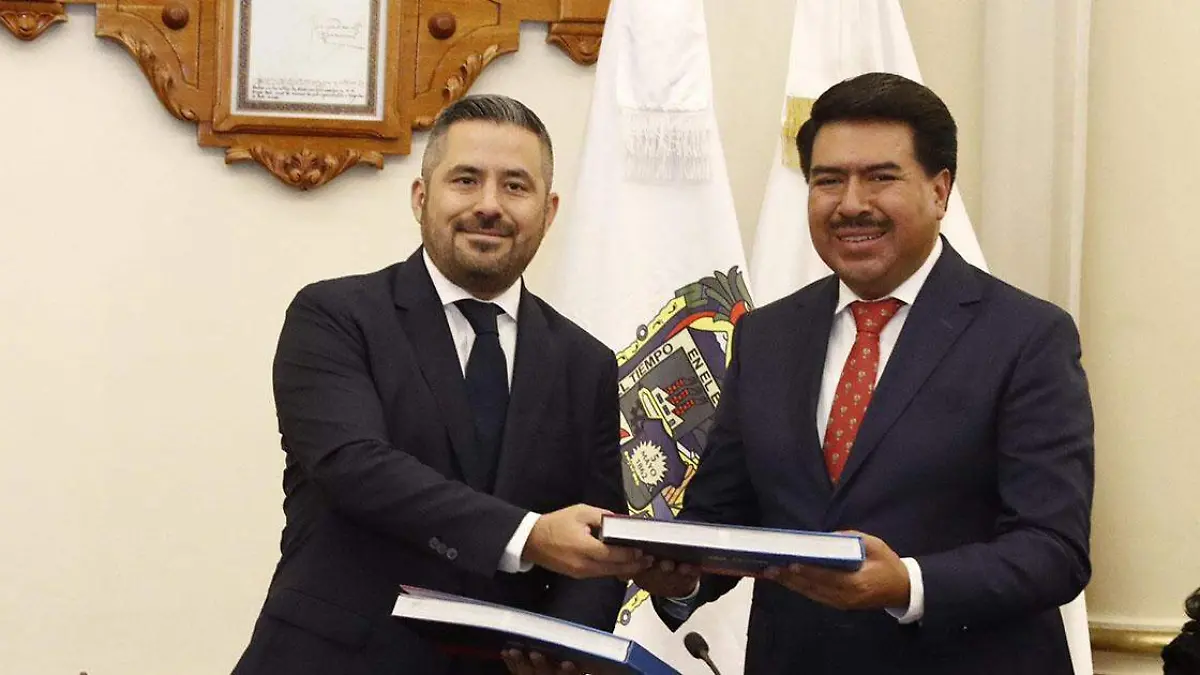 El alcalde de Puebla Adán Domínguez Sánchez, durante su tercer informe de actividades al frente del Ayuntamiento de Puebla